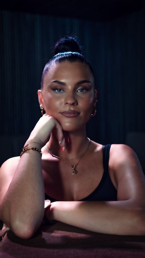 Elegant Beauty Foto & Bild portrait, studio, beauty Bilder auf