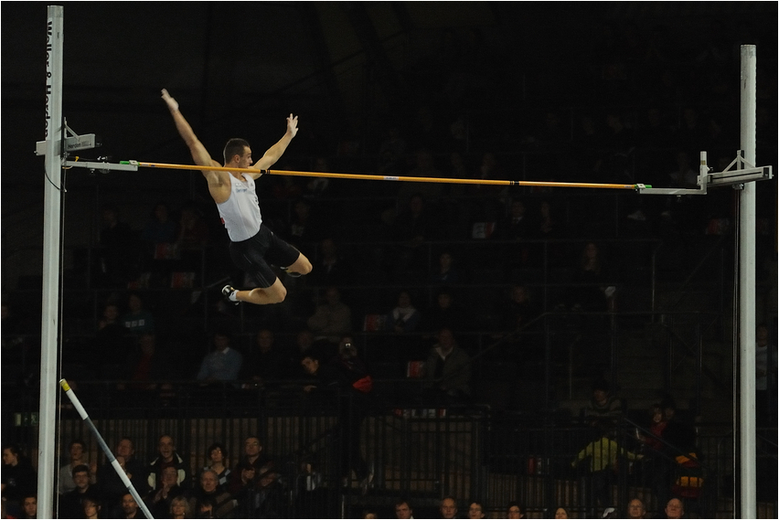 "eleganter Abgang" Sparkassen Cup 2010 Stabhochsprung A. Straub (5,75 Meter)