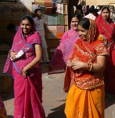 Elegantes en saris pour DIWALI