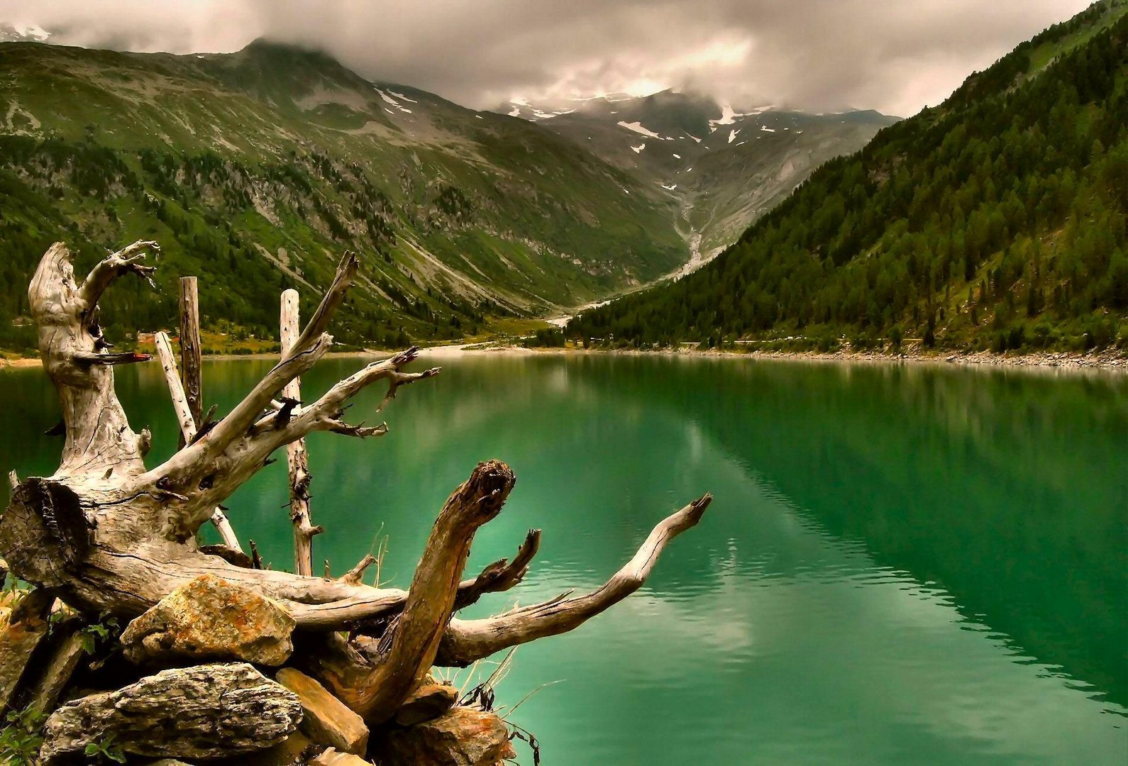 Elementi sospesi sull'acqua e....nel tempo.....