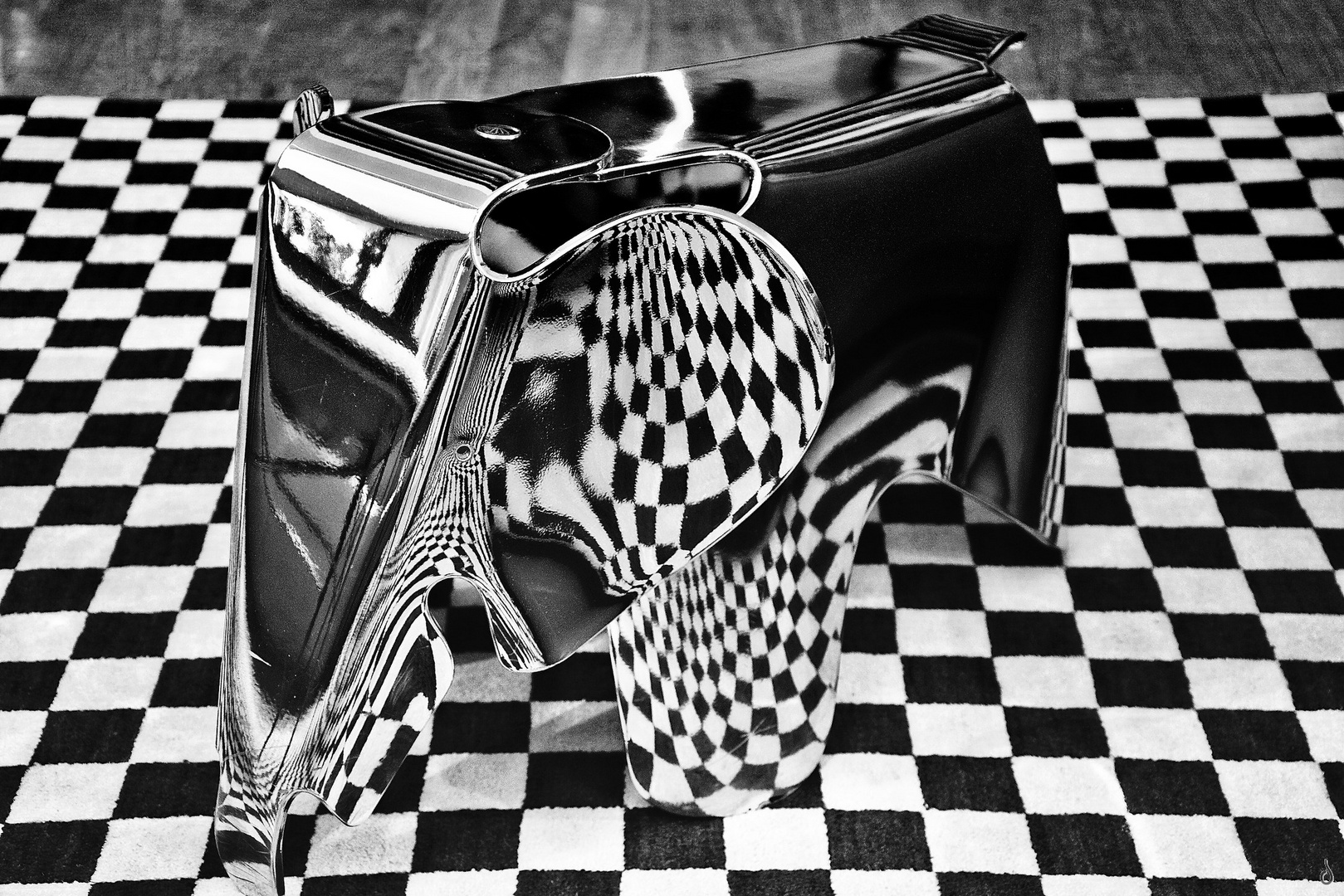 Elephant Checkers   --   Vitra   ©D7679--XOC+_BW-6b2°