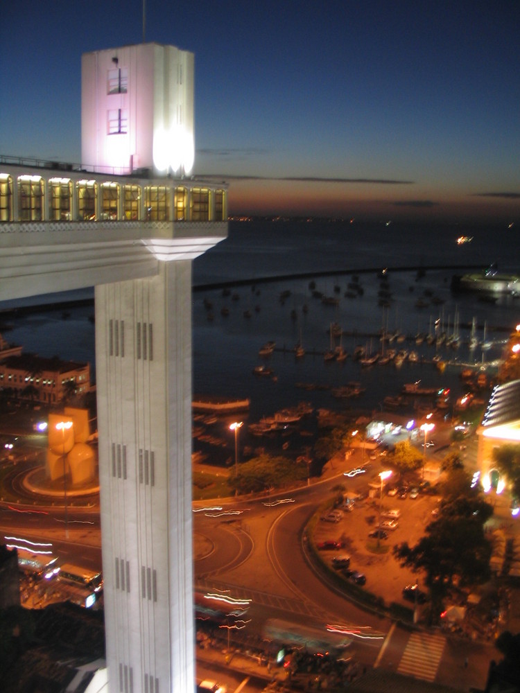 Elevador Lacerda de nuit