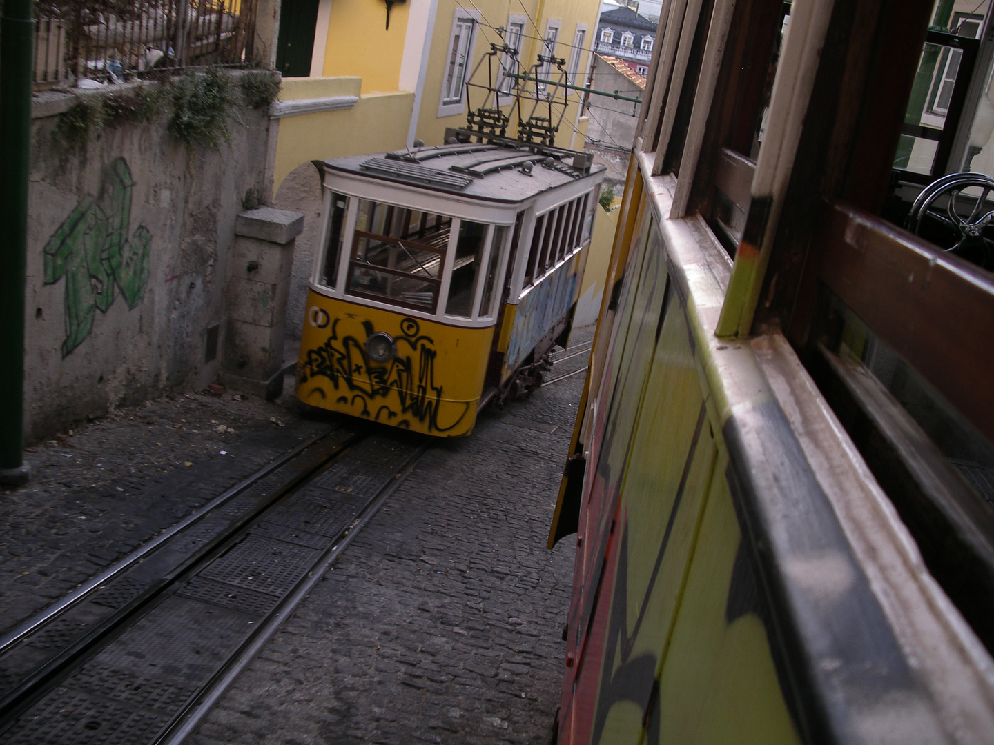 Elevador mit Graffiti...