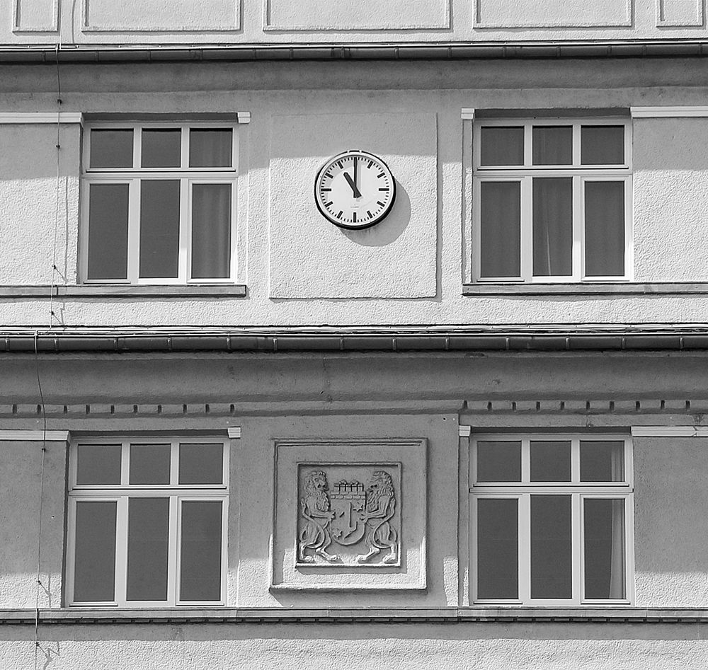 elf uhr in rüsselsheim