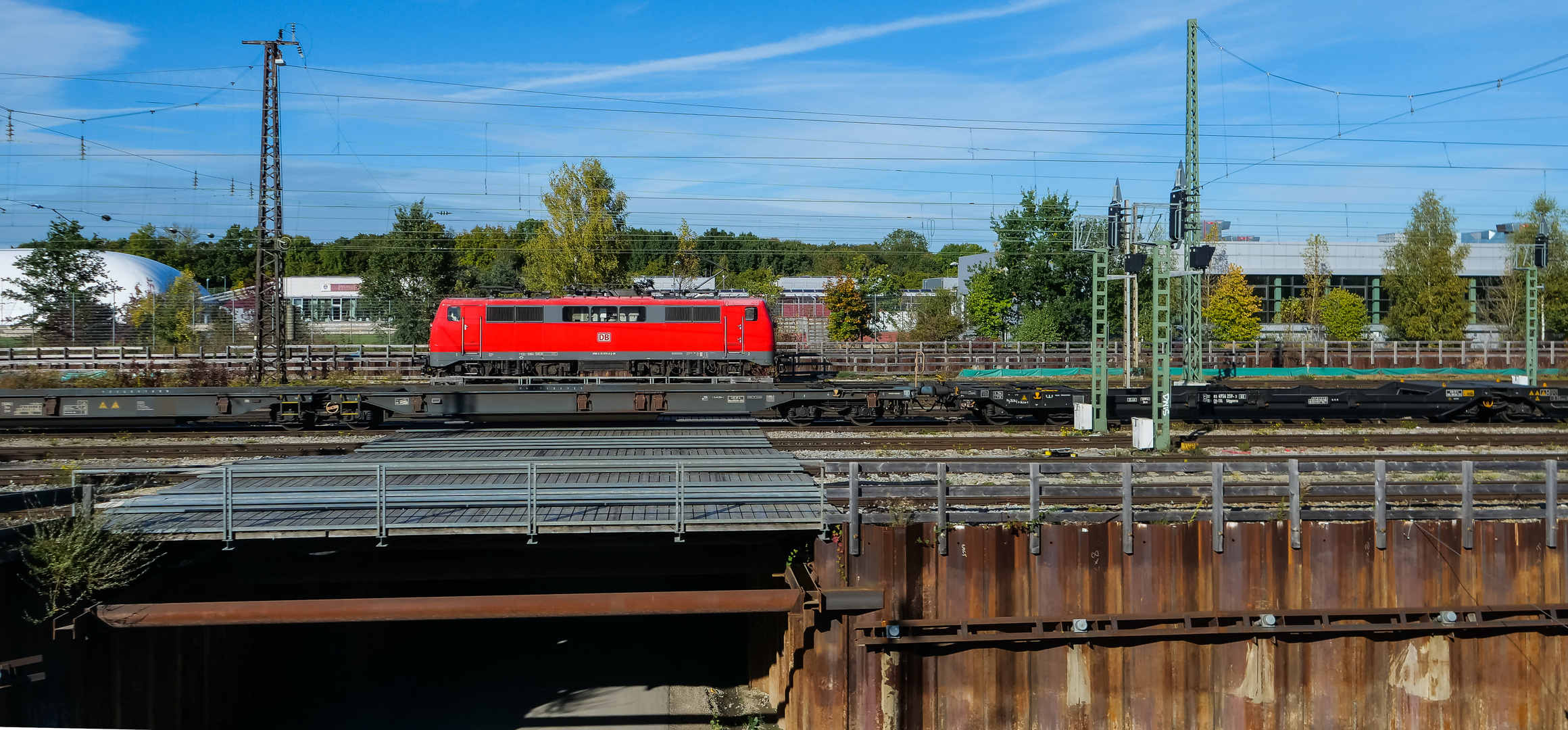 Elfer auf Tragwagen ...