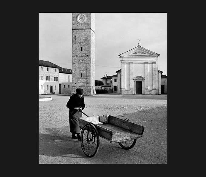 Elio Ciol - Sulla piazza , Orcenico superiore 1955