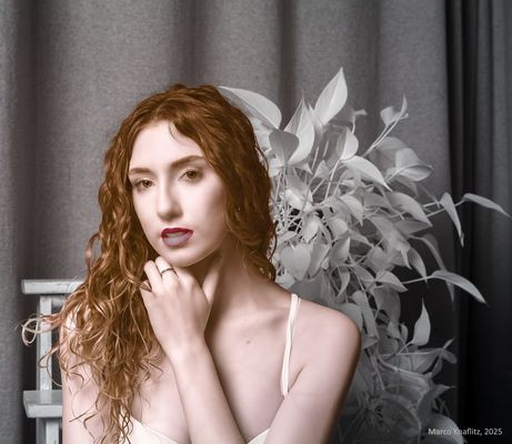 Elisa in front of a pothos