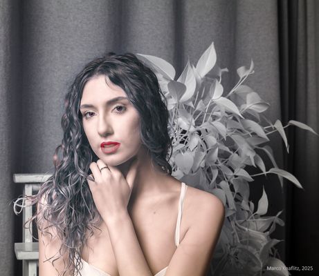 Elisa in front of a pothos