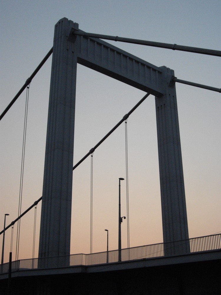 Elisabethbrücke Budapest - Erzsébet híd