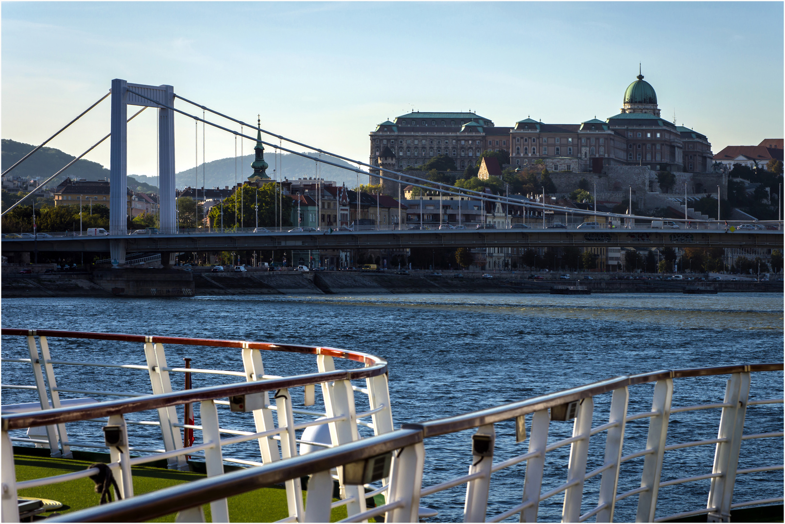 Elisabethbrücke und Burgpalast