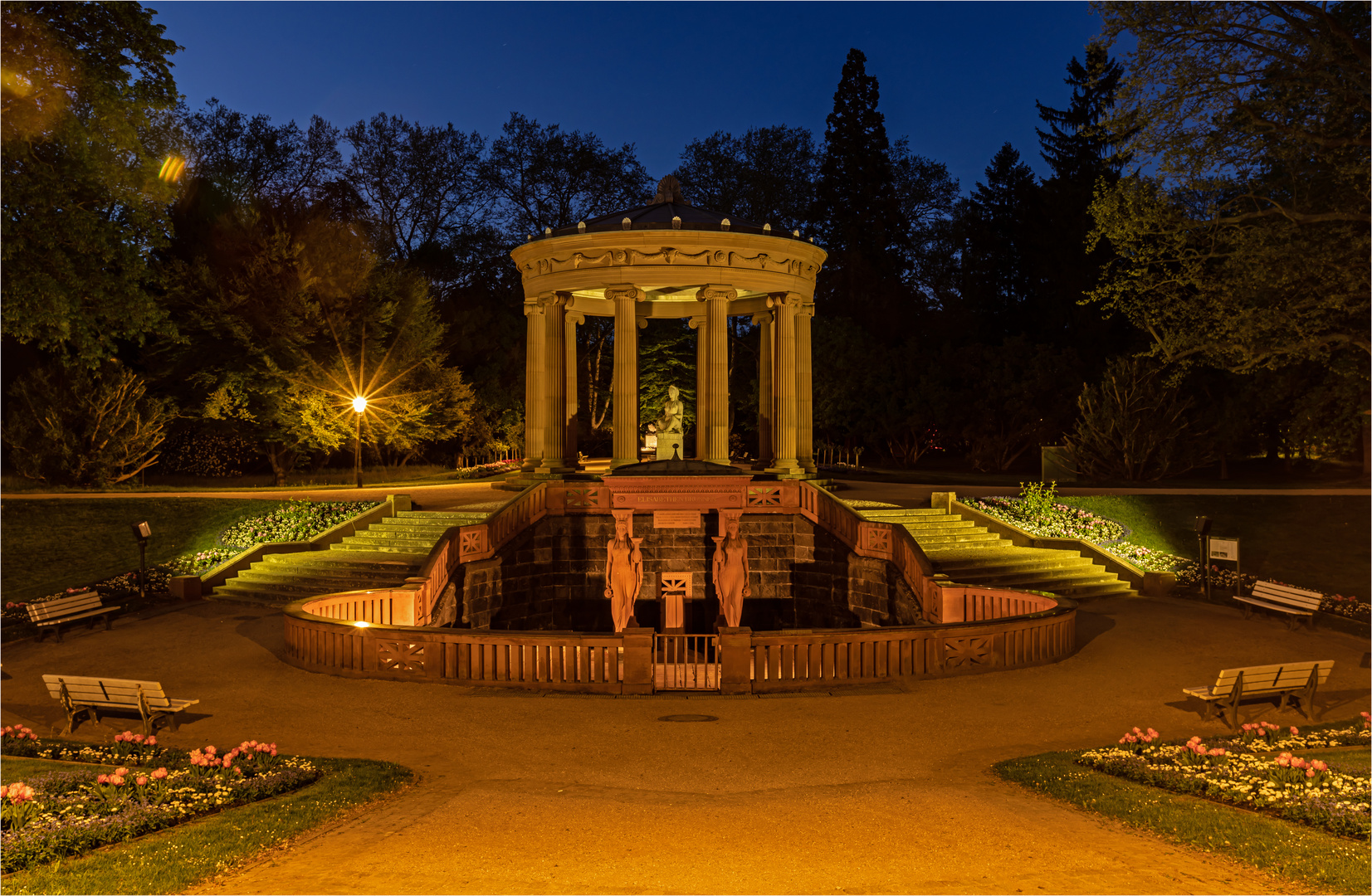 Elisabethenbrunnen by Nacht
