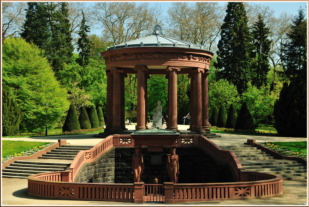 Elisabethenbrunnen im Kurpark von * Bad Homburg vor der Höhe *