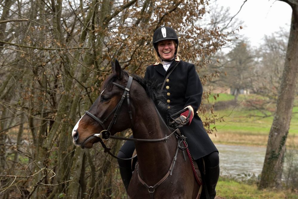 Elise et son tout nouveau et jeune cheval