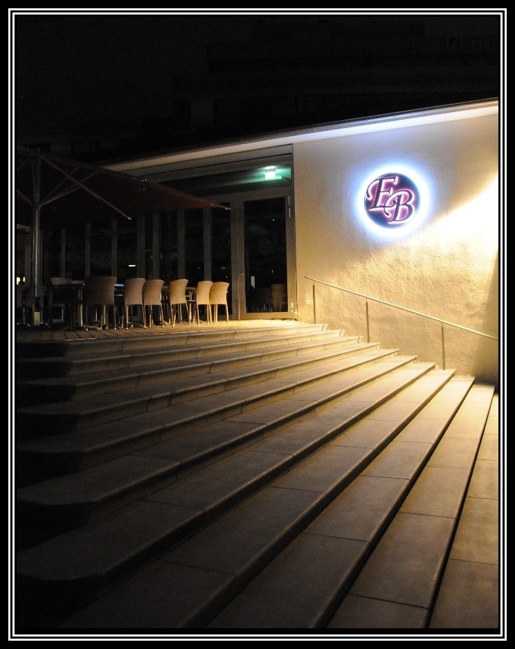 Elisenbrunnen Café in Aachen bei Nacht