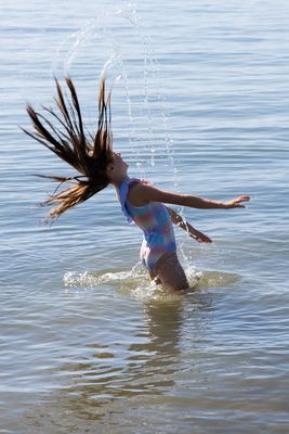 Ella, 8 Jahre alt, im Bodensee