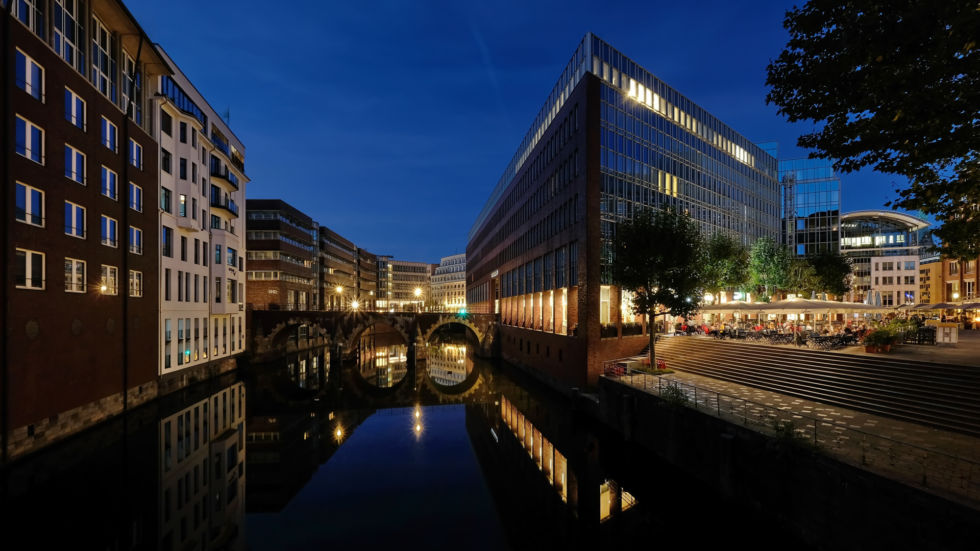 Ellerntorsbrücke HH in blauer Stunde