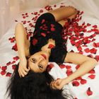 Elli_bed of roses