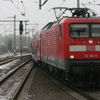 Ellok 112 102 fährt in Schwerin Hauptbahnhof