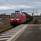 Ellok 145 044-4 mit einem Güterzug am Haken