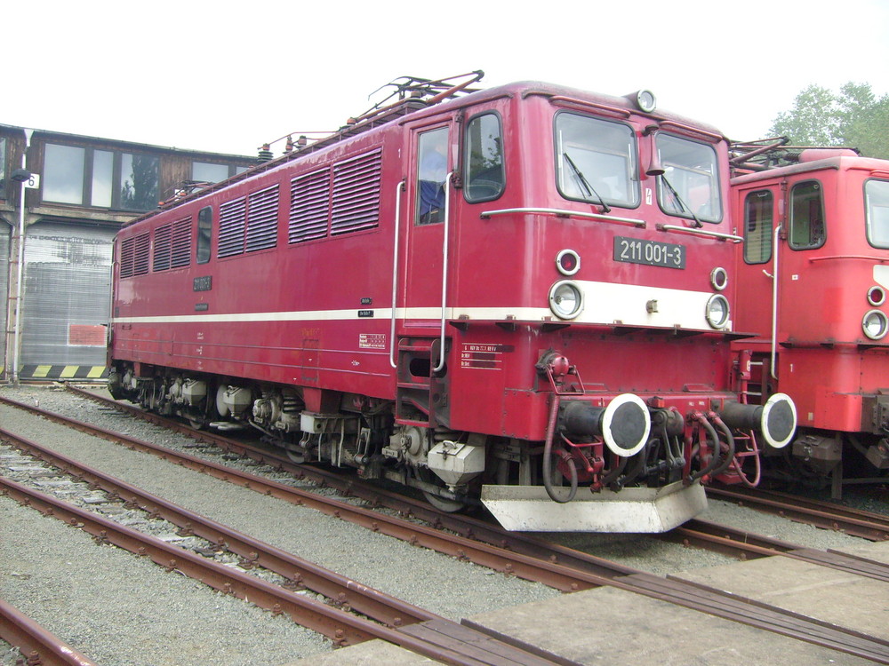 Ellok 211 001