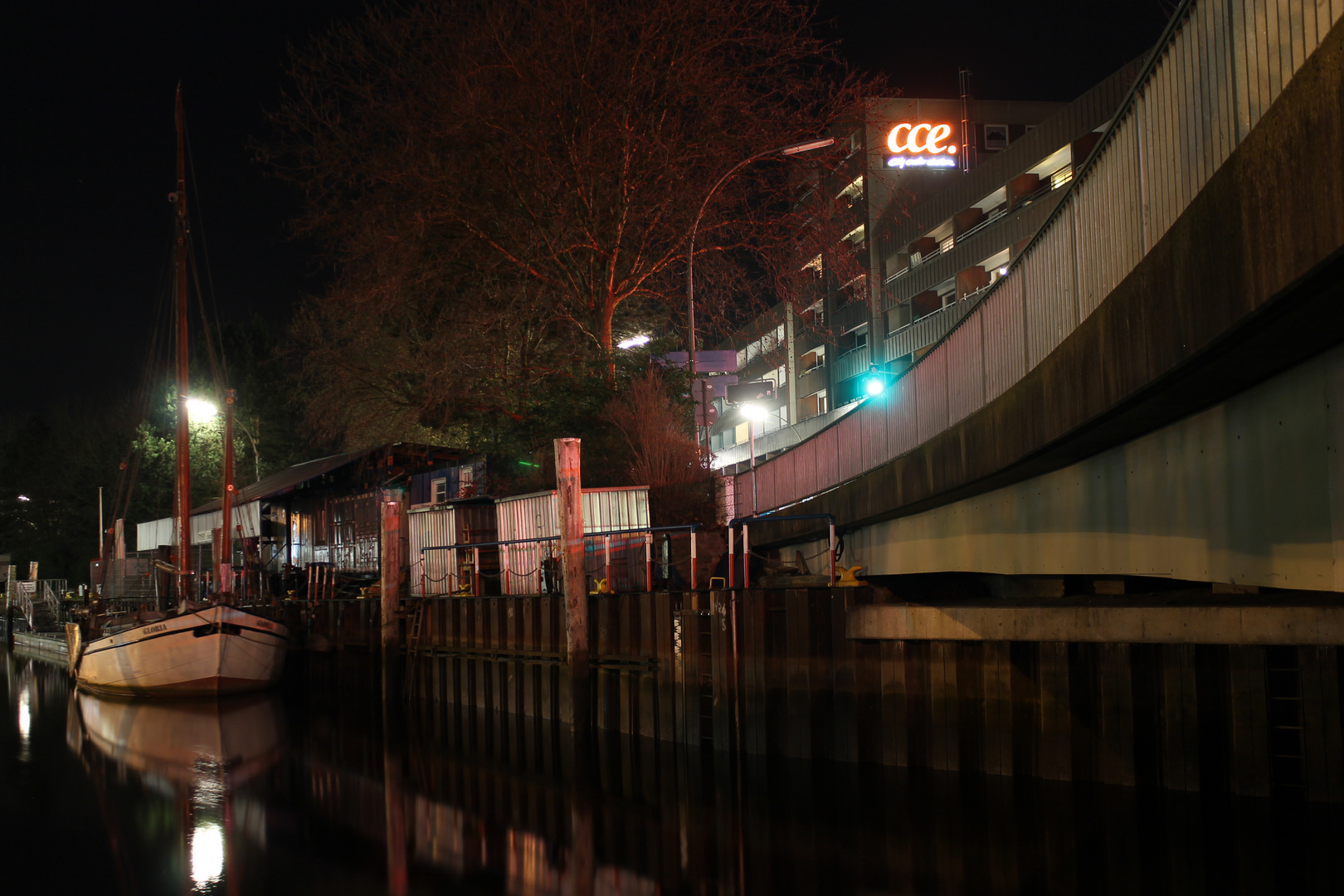 Elmshorn Hafen bei Nacht.