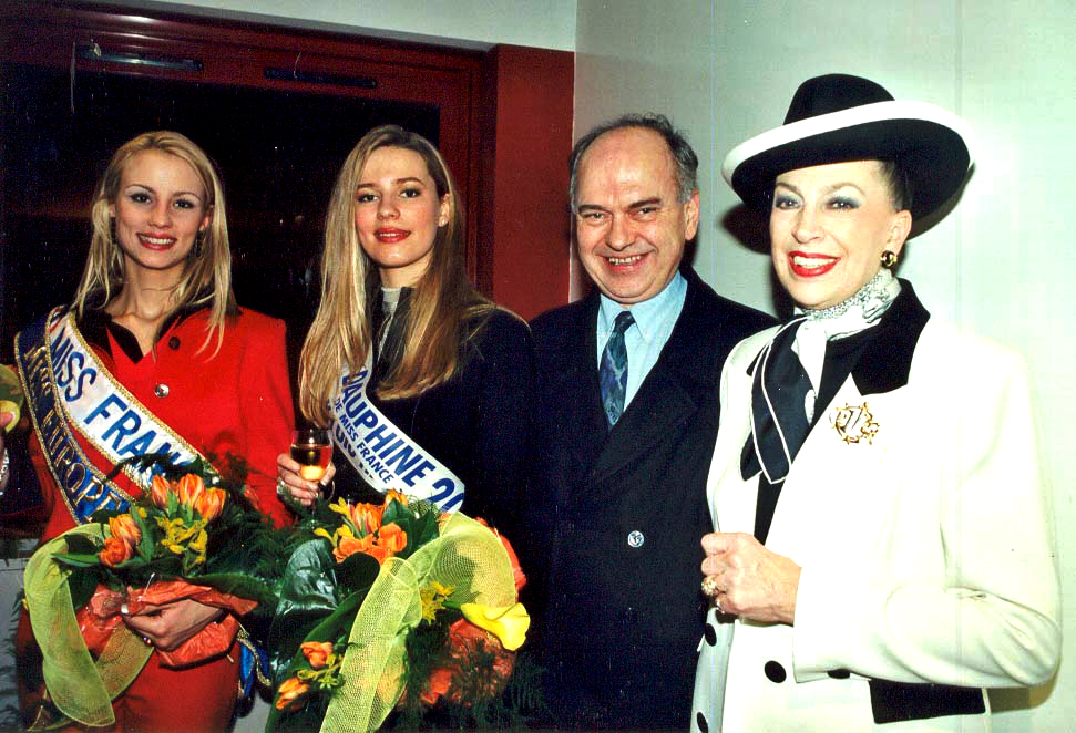 Elodie Gossuin, Emmanuelle Jagodsinski, Jean-Claude Bouvarel et Geneviève de Fontenay - Janvier 2002