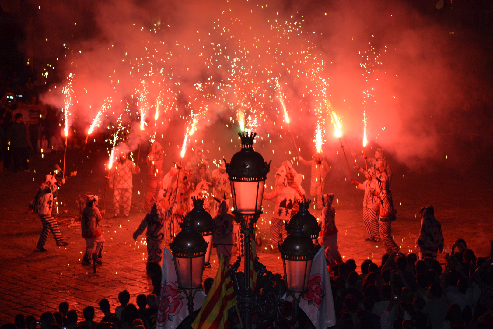 "Els Diables" en rojo