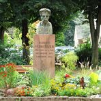 Elsass: Das Albert Schweitzer Denkmal in Kayserberg