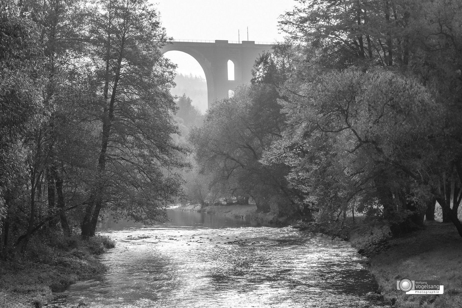 Elstertalbrücke im Morgennebel