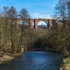 Elstertalbrücke mit Stopfe und Besen.