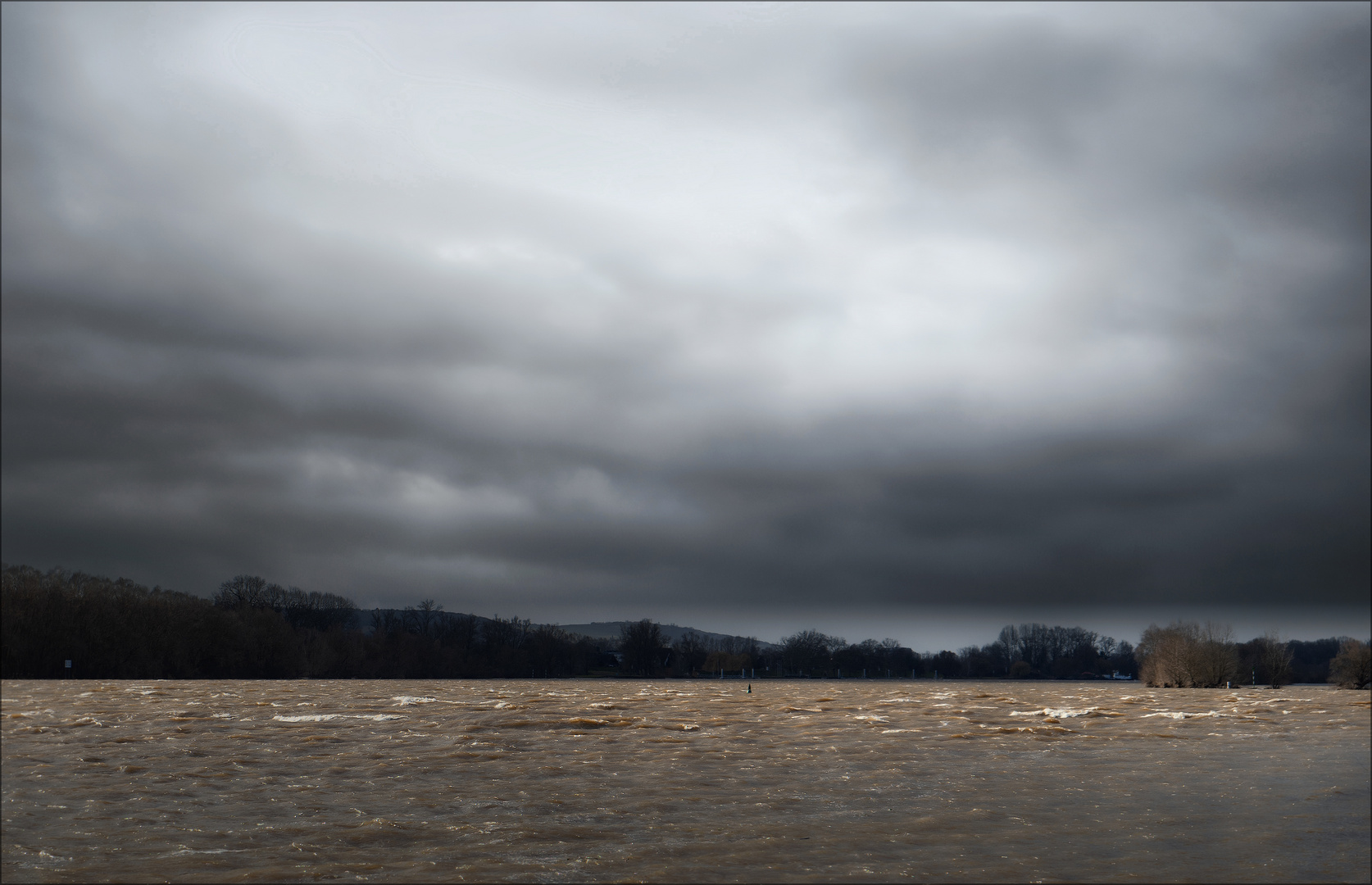 Eltville - ein stürmischer Tag am Rhein