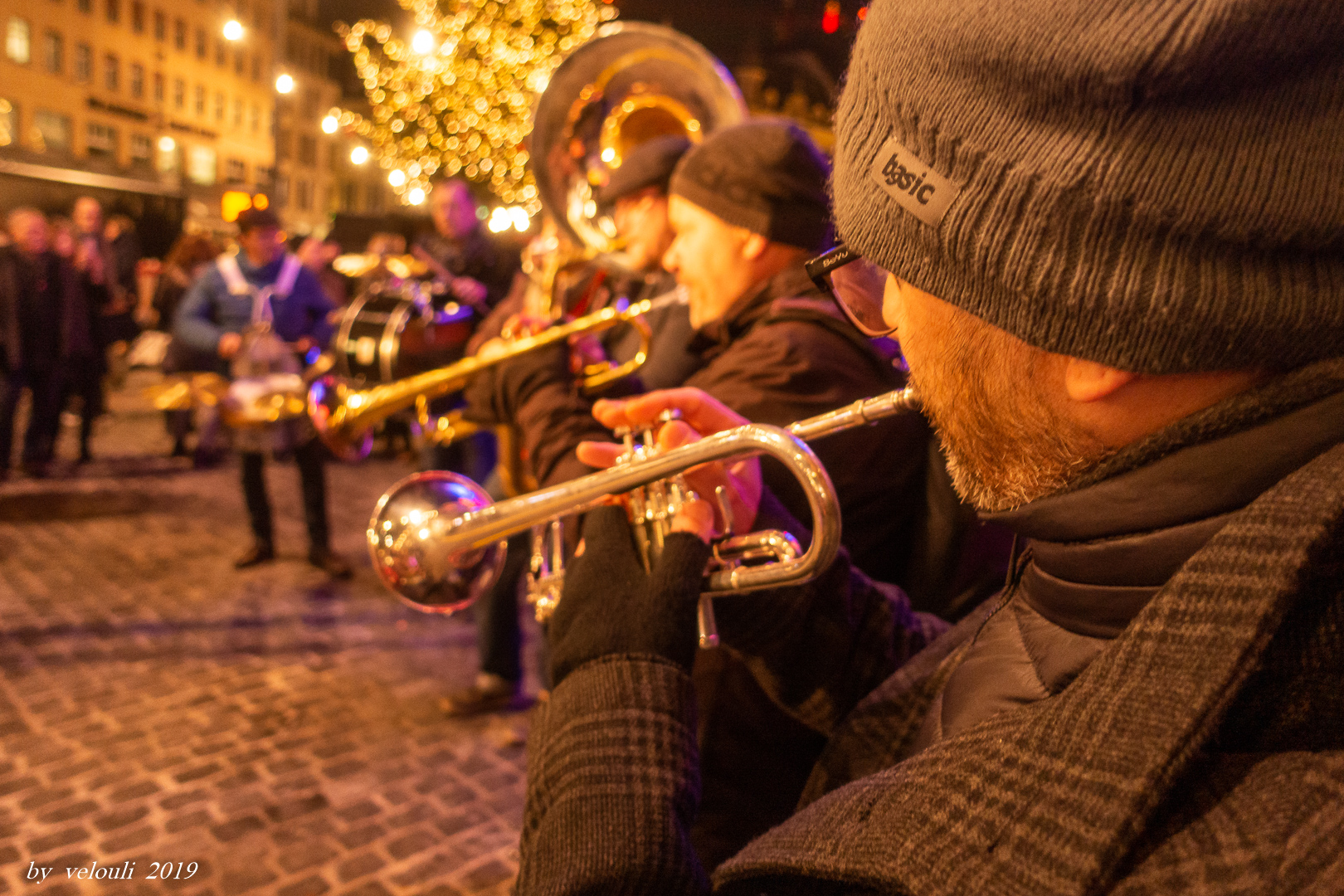 Em Bebbi Sy Jazz zur Weihnachtszeit auf dem Marktplatz