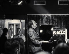 EM2A0266_v14_sw_e20__piano_kiste_mi28mai25