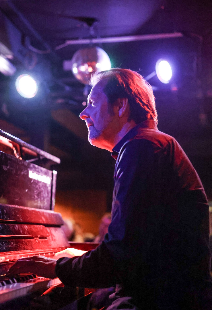 EM2A0279_v12_e20_OK_piano_andy_Herrman_v28mai25