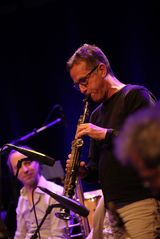 EM2A1011_v2b_sax_v2nov25_vMTfoto