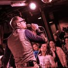 EM2A3277_v12_e20_col_bea_vocal_kiste_7dez24_OK