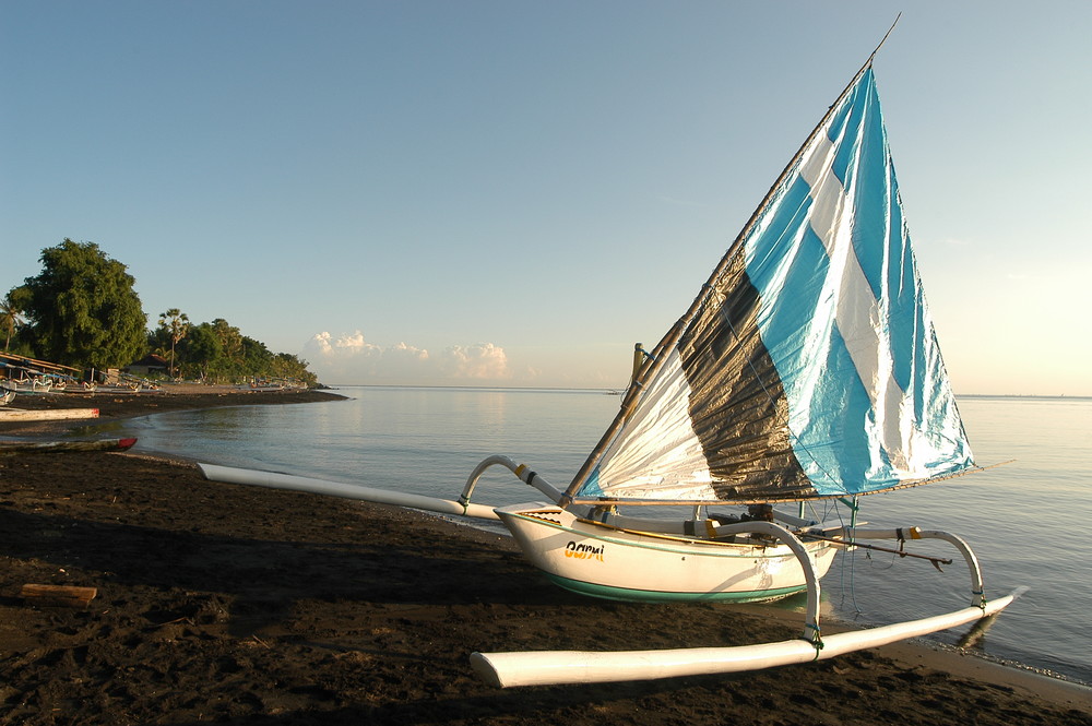 Embarcation de pêche à BALI.