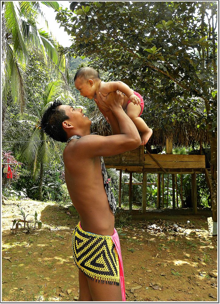 Embera-Indianer in Panama >Vater- u. Sohn <