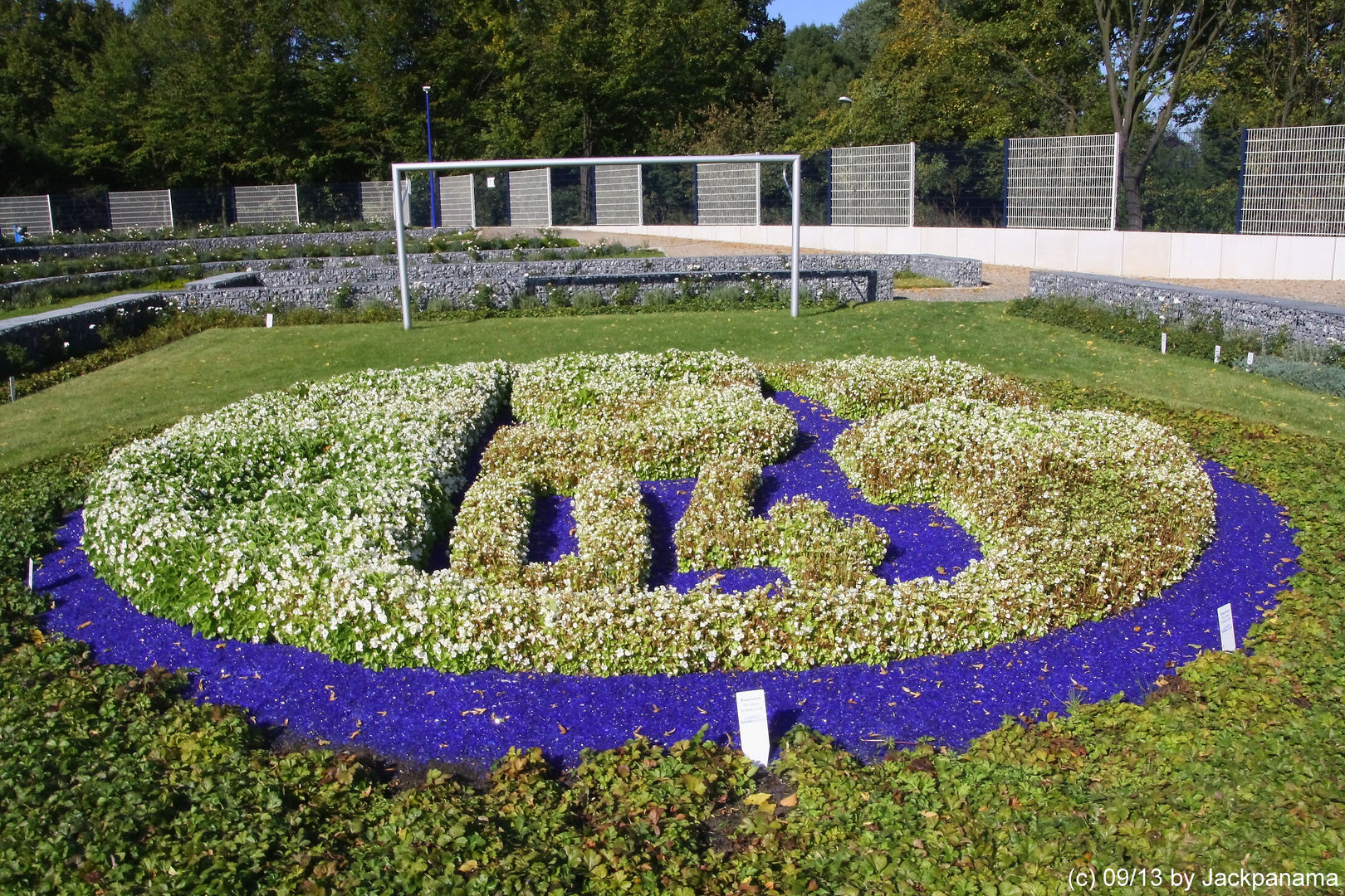 Emblem Schalke 04 auf dem neuen Friedhof