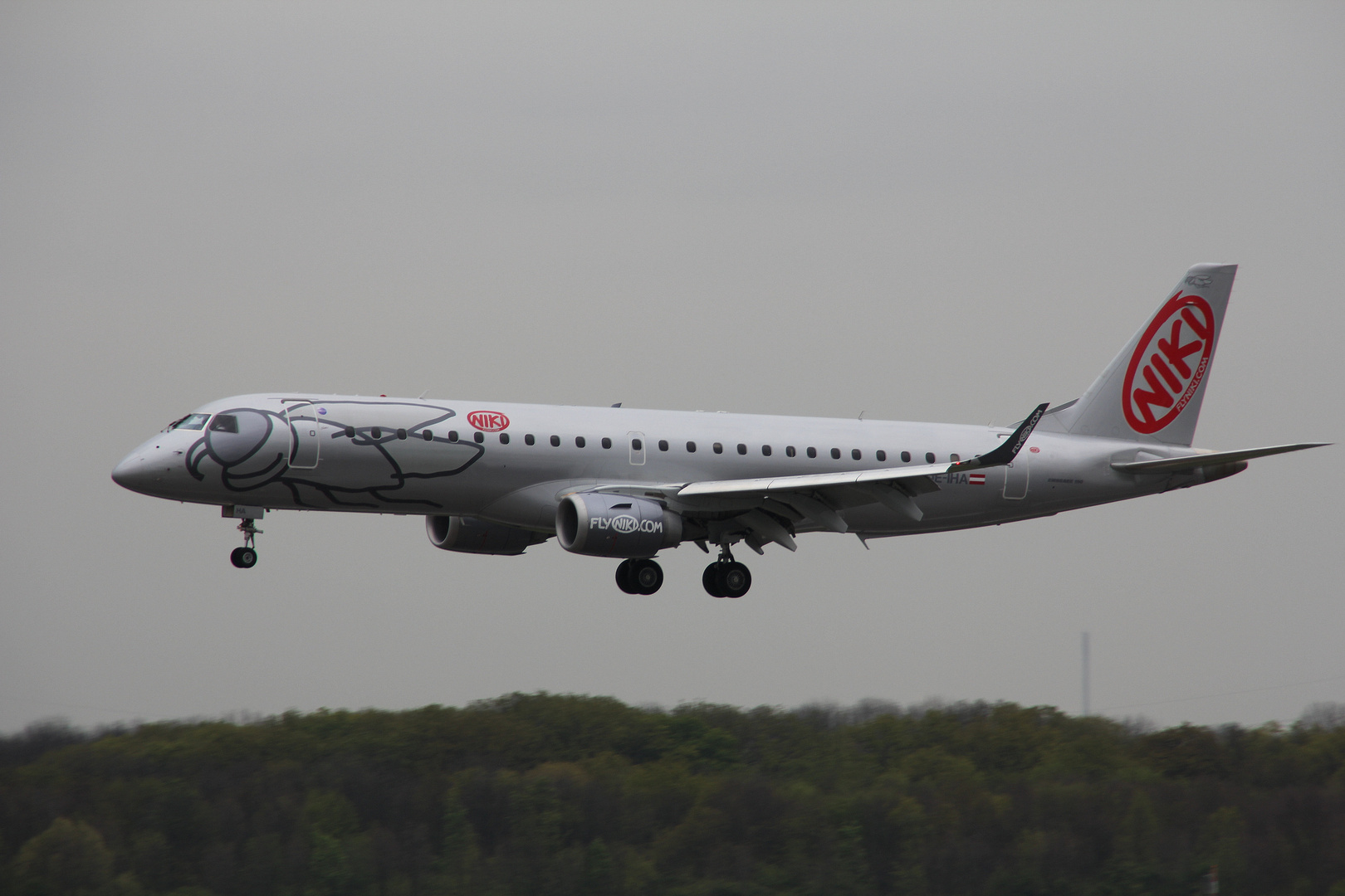 Embraer 190 - Flughafen Duesseldorf