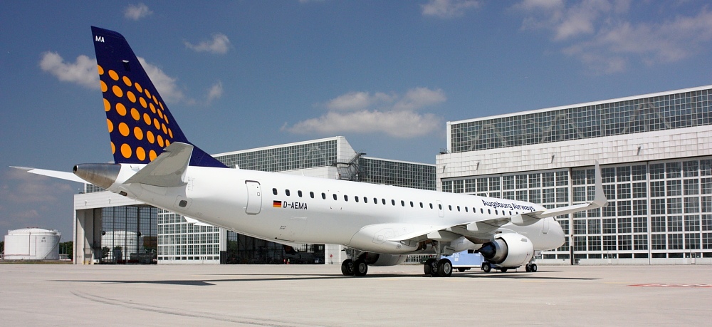 Embraer 195