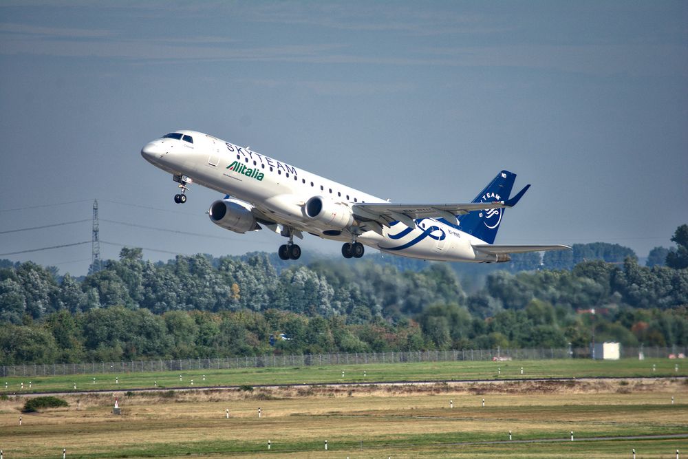 Embraer E190