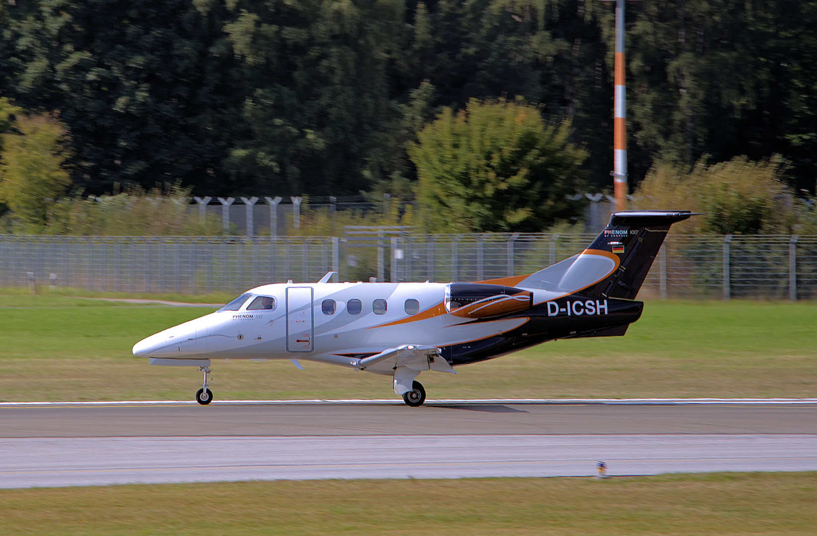 Embraer Phenom 100  