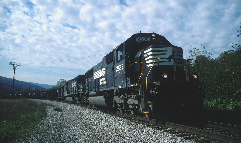 EMD SD70 NS #2538 leads a Coal Train with over 100 coal hoppers to a coal mine, VA