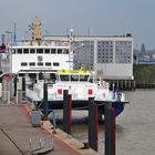 Emden Außenhafen im Juni 2010 mit Borkumfähre "Groningerland"