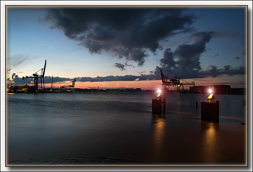 Emden bei Nacht