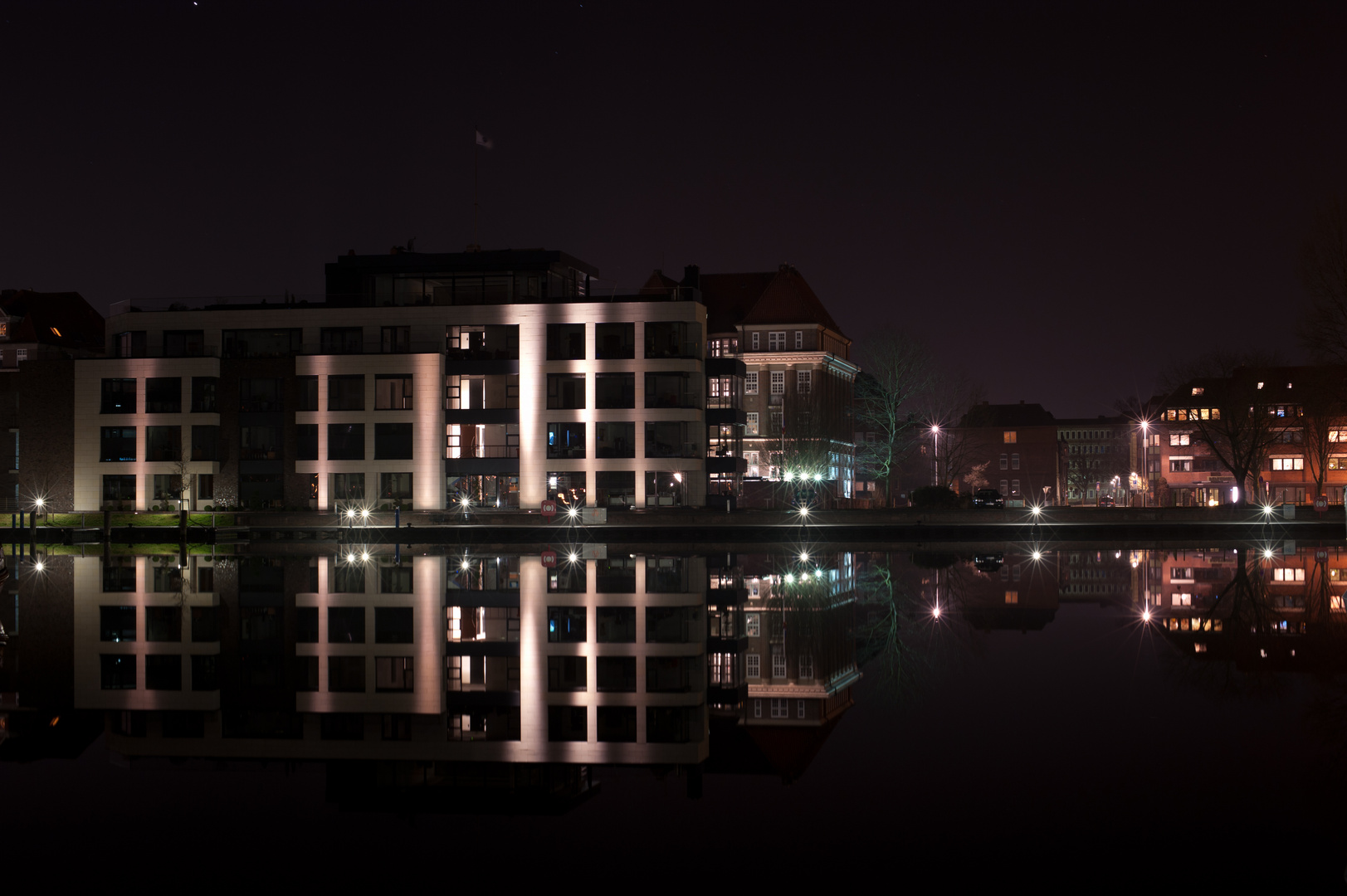 Emden (Ostfriesland) bei Nacht 1