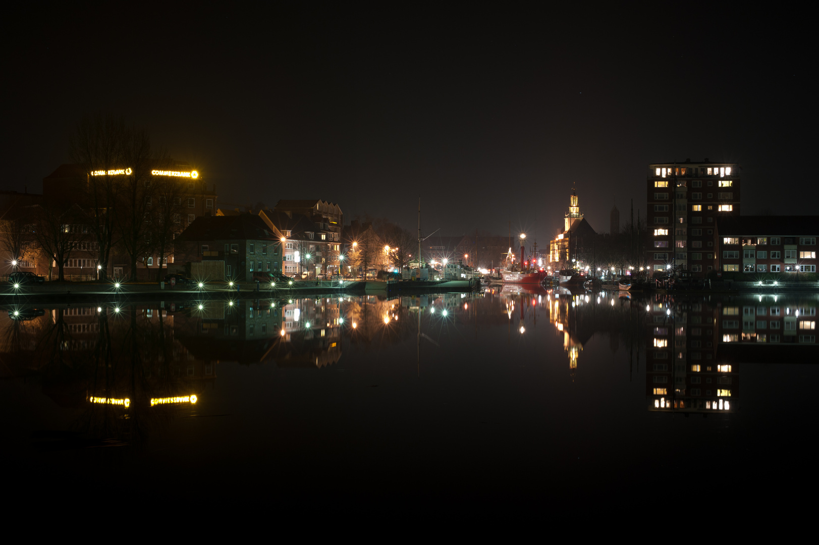 Emden (Ostfriesland) bei Nacht 2