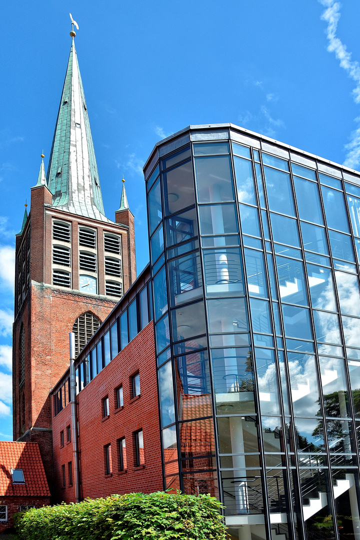 Emden - Schweizer Kirche mit angrenzender Johannes a Lasco Bibliothek