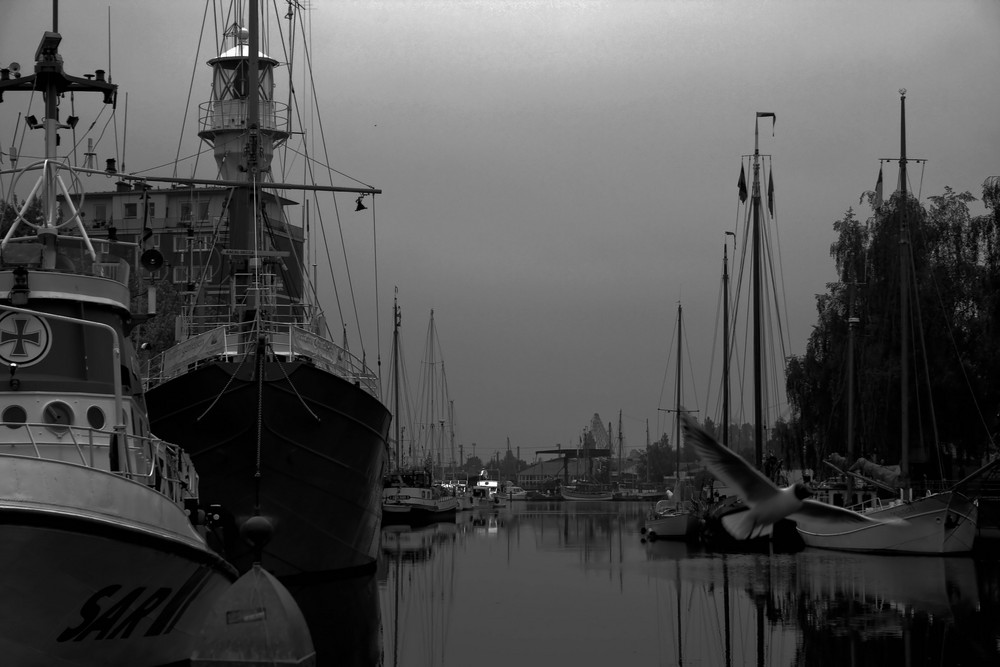 Emdener Hafen in Abenddämmerung